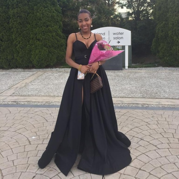 Black dress - Picture 8 of 8